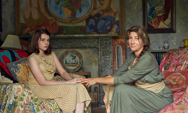 Eve Best as Vanessa Bell and Lucy Boynton as Angelica Bell in 'LIFE IN SQUARES'