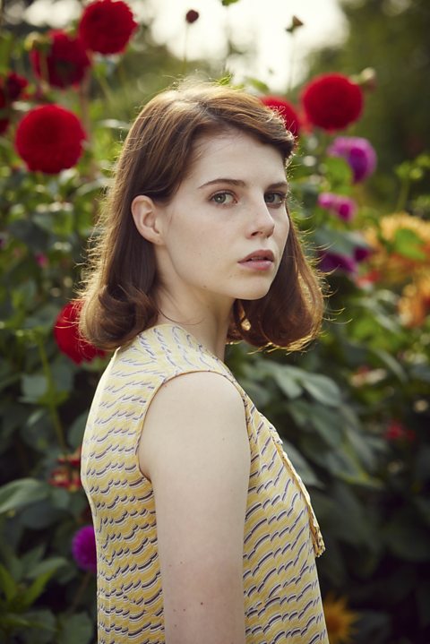 Lucy Boynton as Angelica Bell in 'LIFE IN SQUARES'
