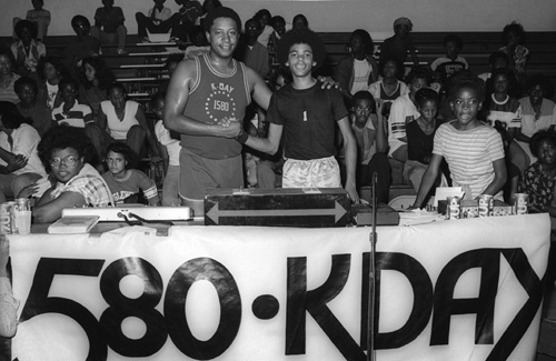 Steve Woods, Foster Sylvers of The Sylvers at celebrity basketball game