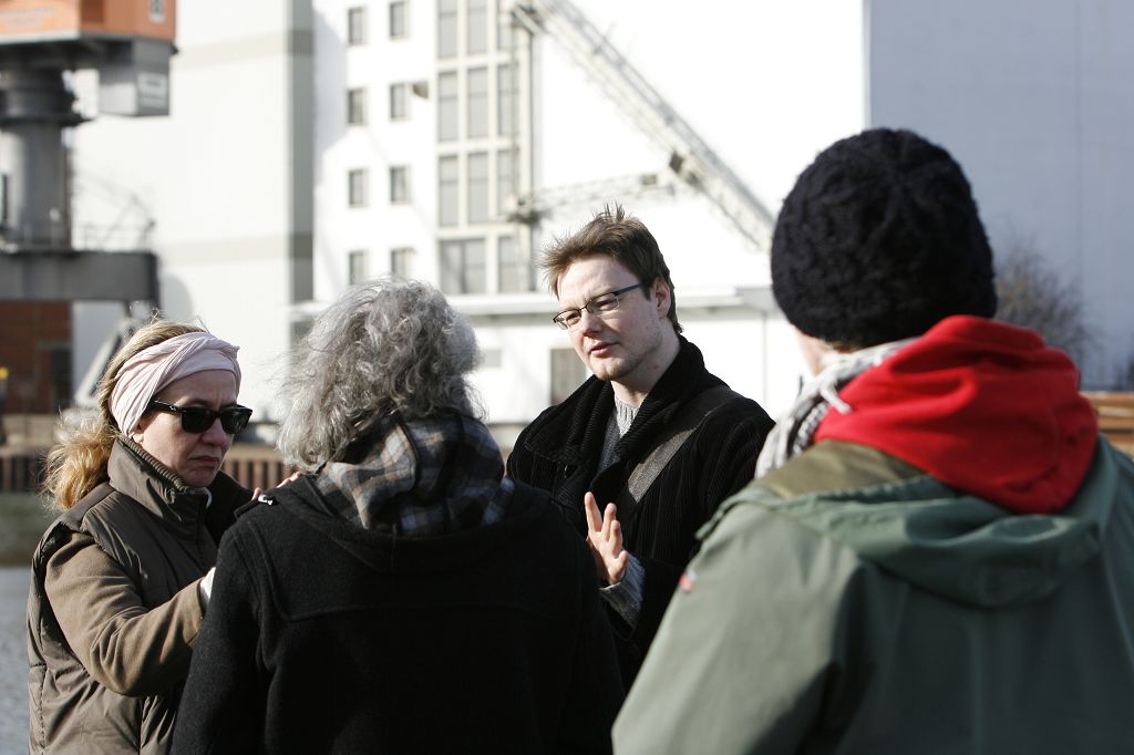 Andreas Cyrenius directing his 2008 short movie Love My Kisses. On the left actress Klara Hoefels.