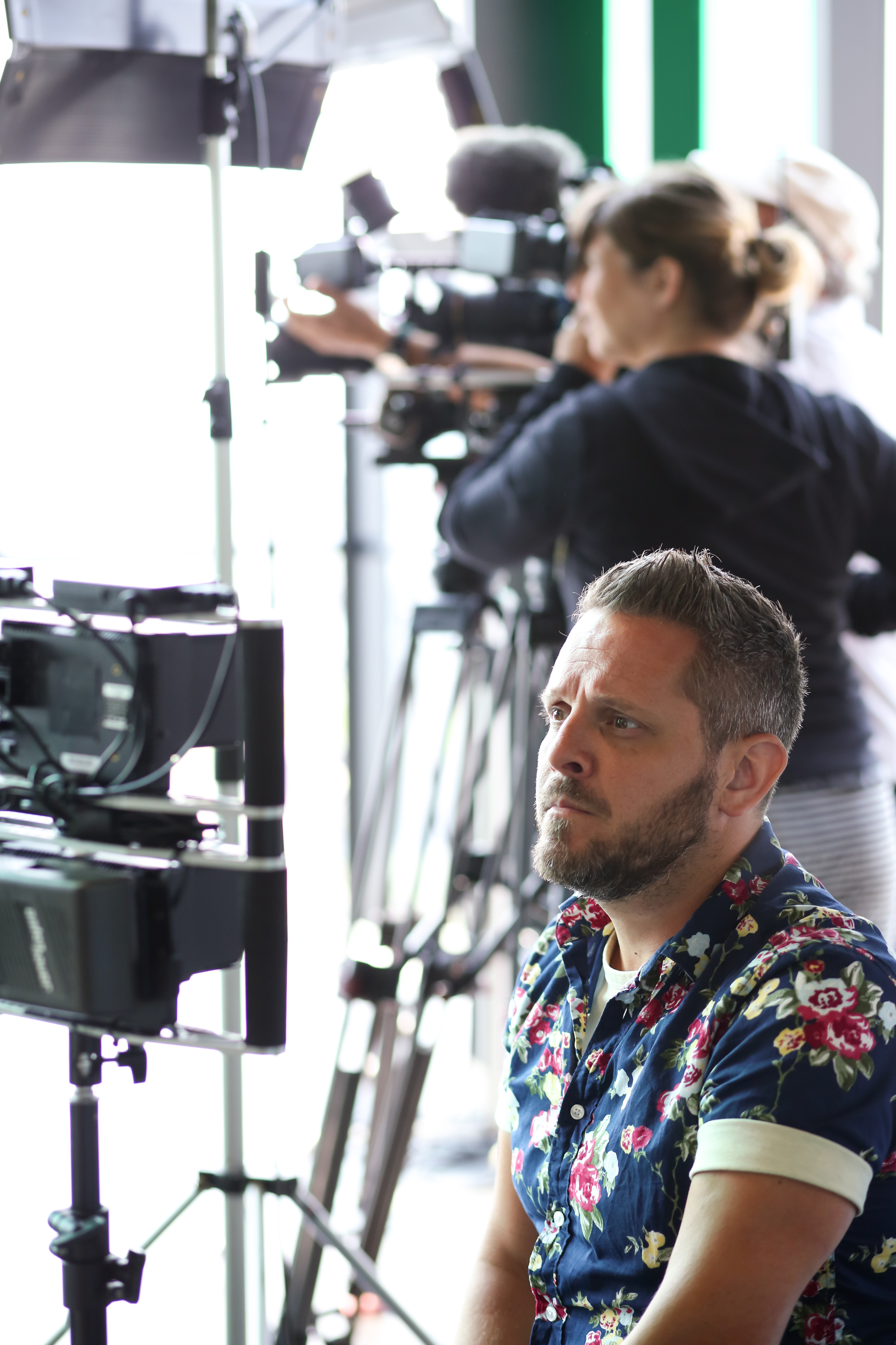 Director David Boisclair on the set of the documentary series PARENTS SOUS OBSERVATION (PARENTS UNDER OBSERVATION).