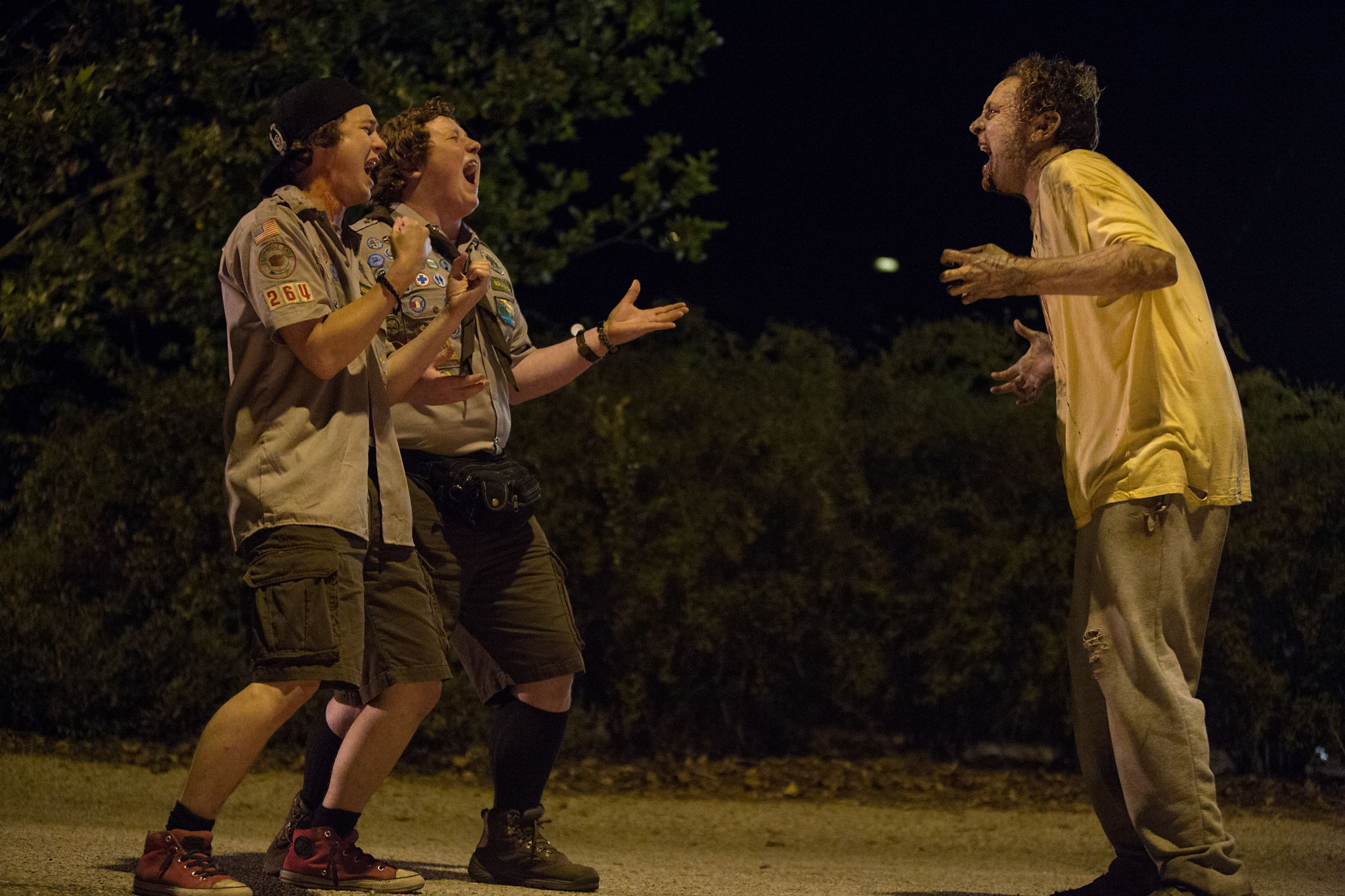Still of Logan Miller and Joey Morgan in Skautai pries zombius (2015)