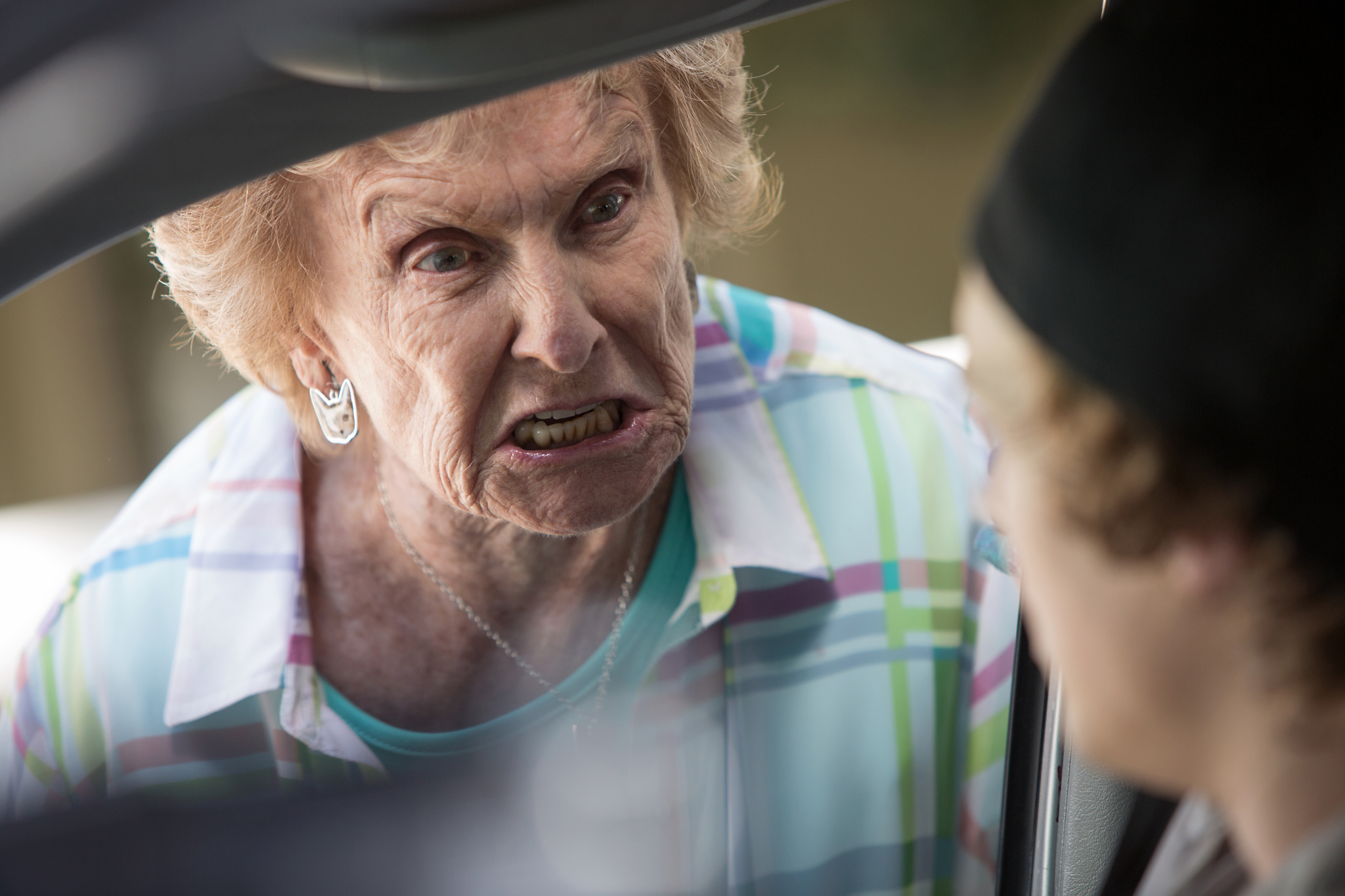 Still of Cloris Leachman and Logan Miller in Skautai pries zombius (2015)