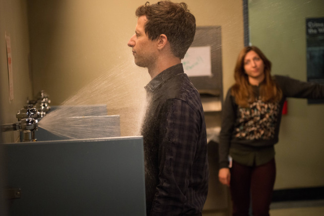 Still of Andy Samberg and Chelsea Peretti in Brooklyn Nine-Nine (2013)