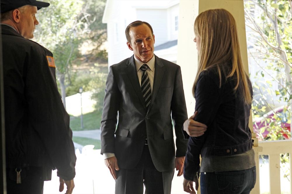 Still of Clark Gregg, Mickey Maxwell and Laura Seay in Agents of S.H.I.E.L.D. (2013)