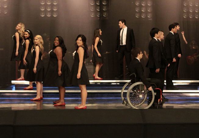 Still of Lea Michele, Naya Rivera, Mark Salling, Dijon Talton, Cory Monteith, Dianna Agron, Kevin McHale, Chris Colfer, Jenna Ushkowitz and Amber Riley in Glee (2009)