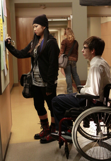 Still of Kevin McHale and Jenna Ushkowitz in Glee (2009)