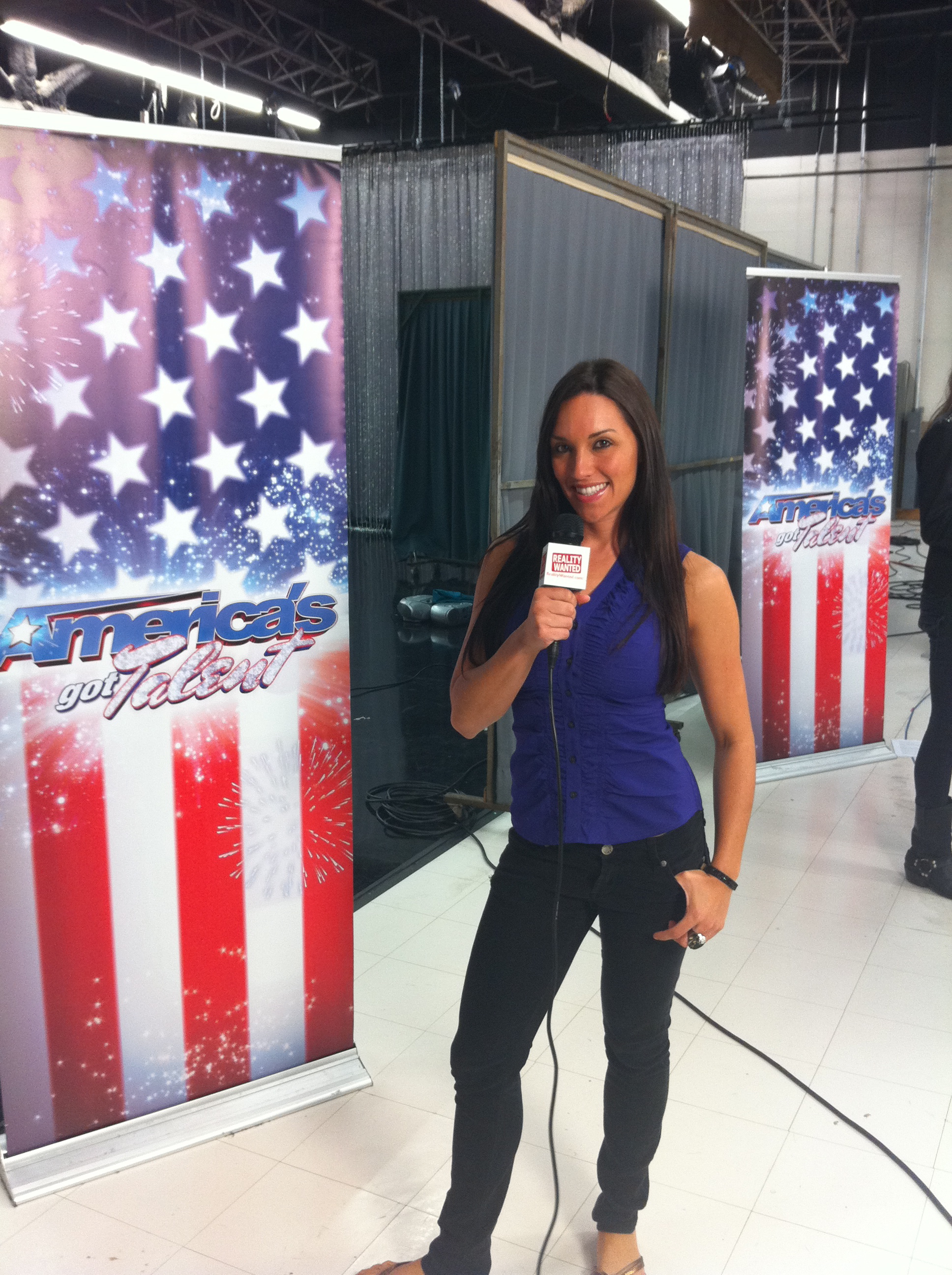 Jen Johnson interviewing the final 10 acts of America's Got Talent for RealityWanted