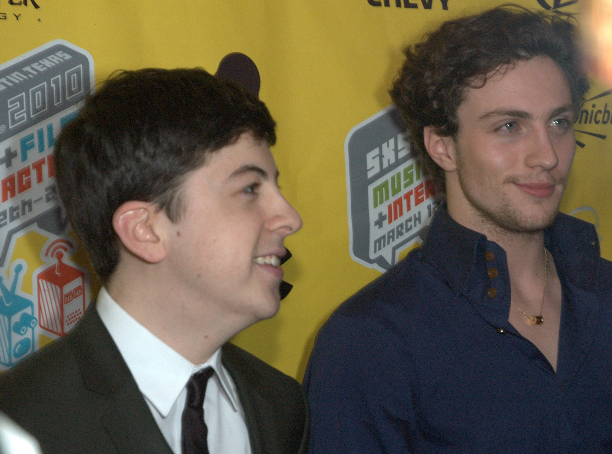 Aaron Taylor-Johnson and Christopher Mintz-Plasse at event of Ateini cia arba gausi i duda! (2010)