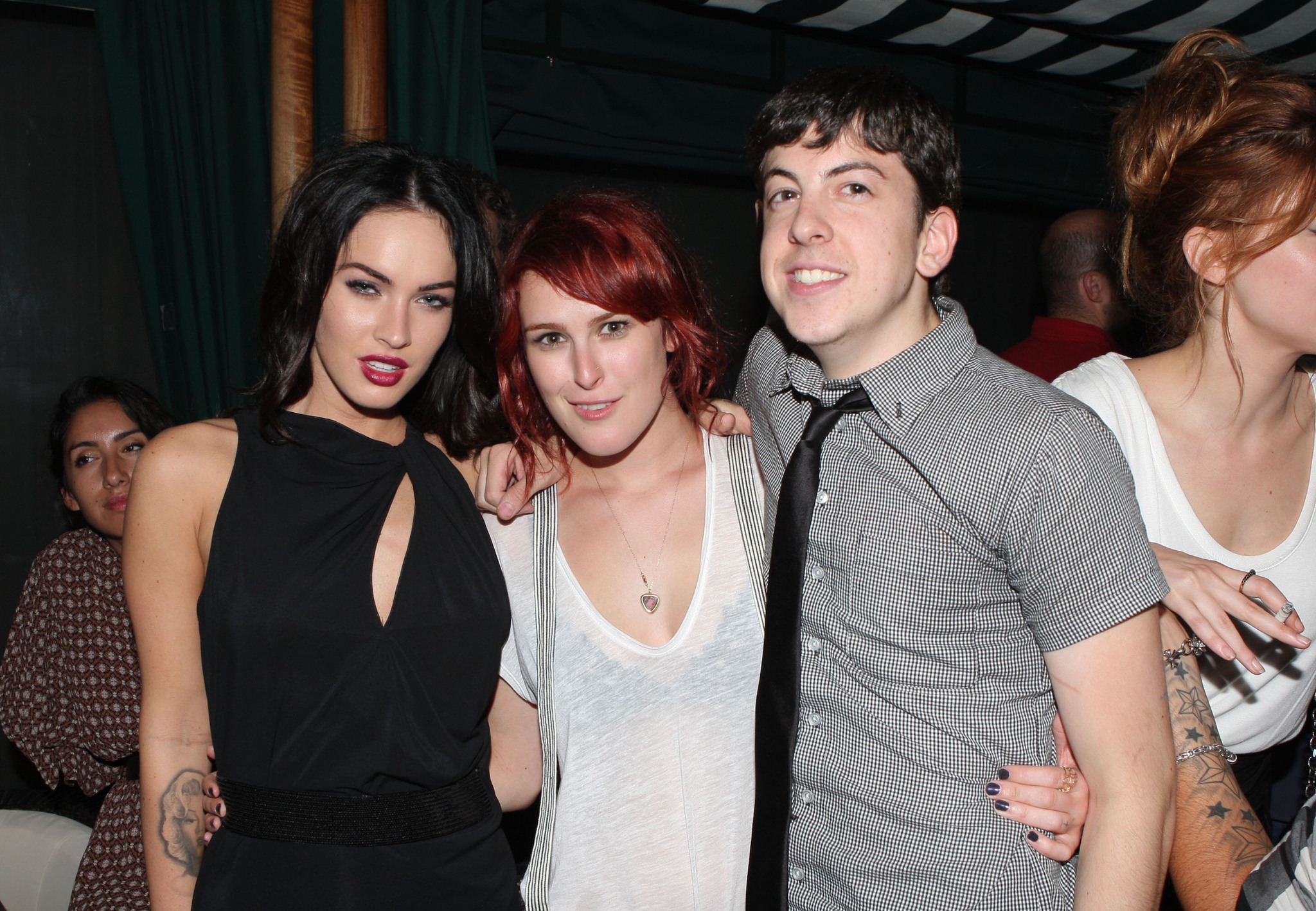 Rumer Willis, Megan Fox and Christopher Mintz-Plasse at event of Dzeniferes kunas (2009)