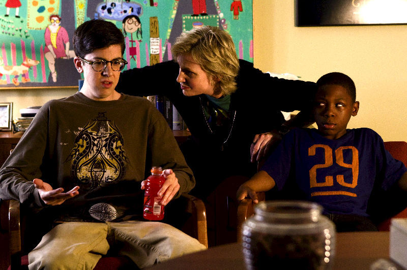 Still of Jane Lynch, Bobb'e J. Thompson and Christopher Mintz-Plasse in Vyriskas auklejimas (2008)