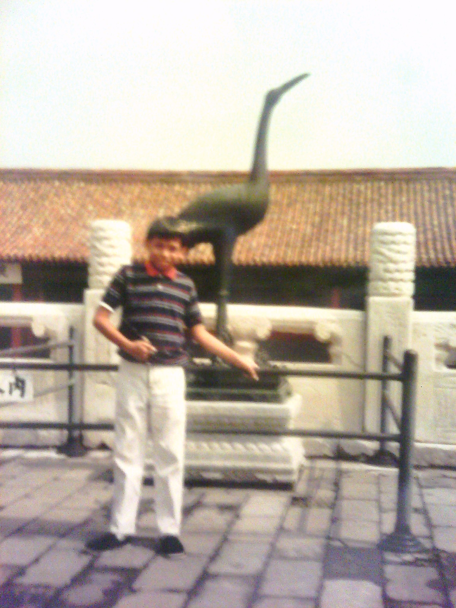 Edmund K Lo photo shoot in China on September 1986.