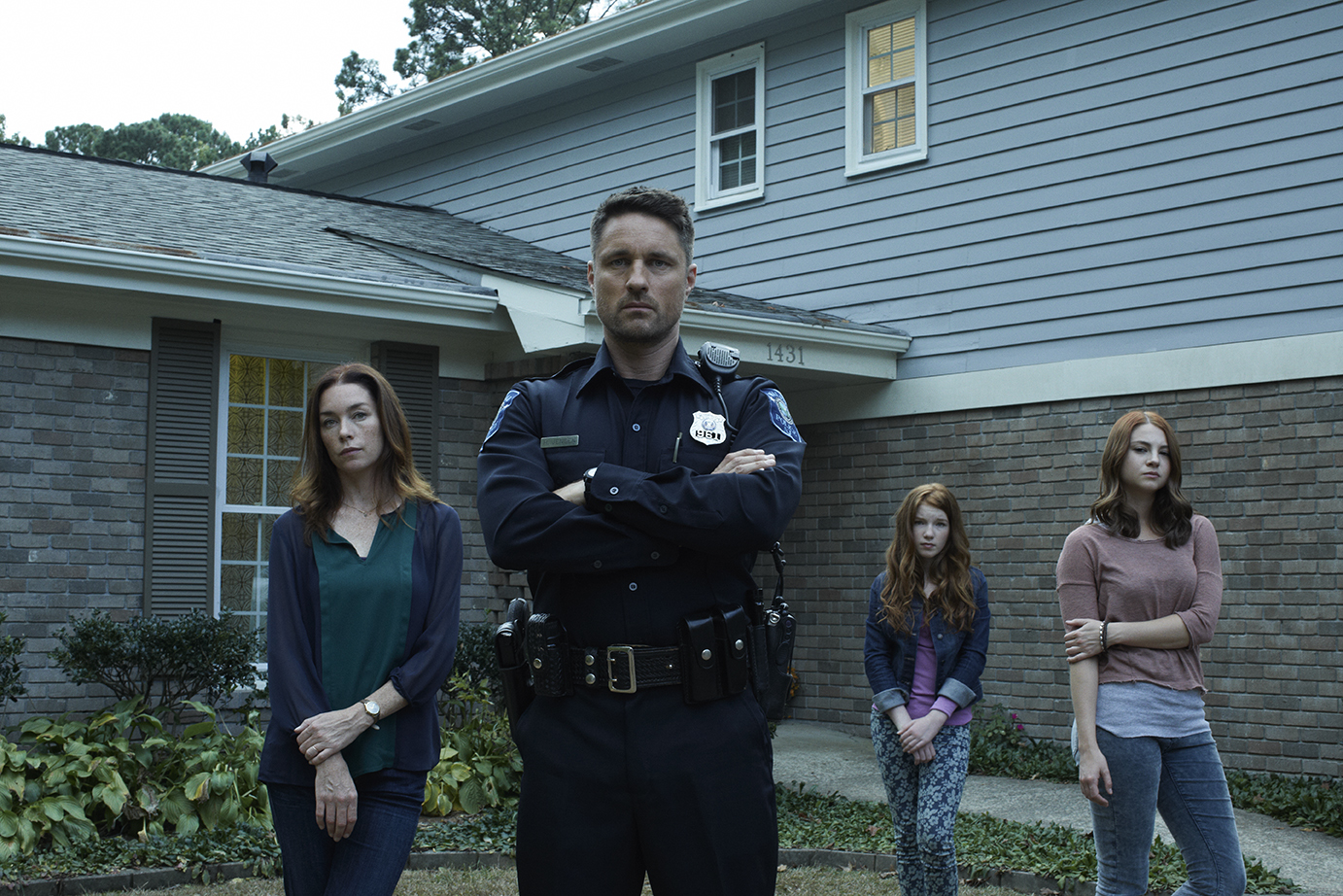 Still of Martin Henderson, Julianne Nicholson, Annalise Basso and Allie Gonino in The Red Road (2014)