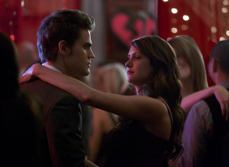 Still of Paul Wesley and Nina Dobrev in Vampyro dienorasciai (2009)