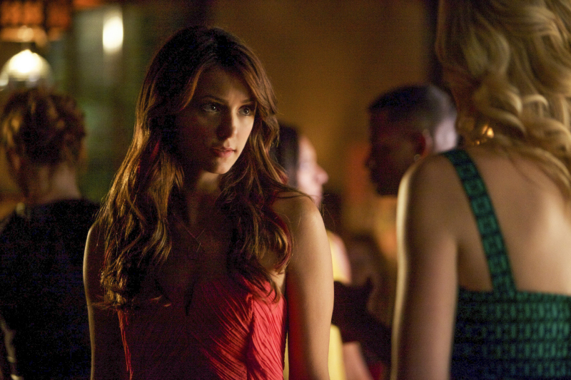 Still of Candice King and Nina Dobrev in Vampyro dienorasciai (2009)