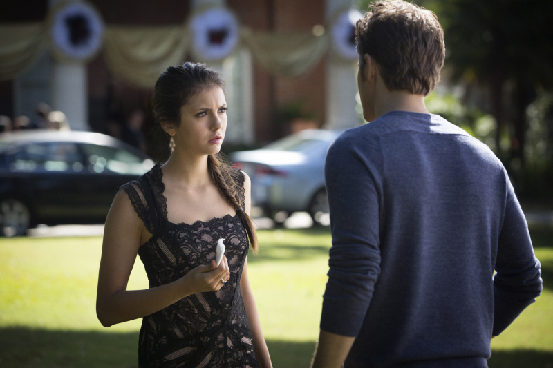 Still of Paul Wesley and Nina Dobrev in Vampyro dienorasciai (2009)