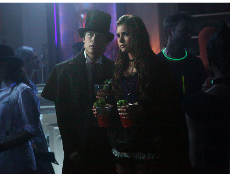 Still of Ian Somerhalder and Nina Dobrev in Vampyro dienorasciai (2009)