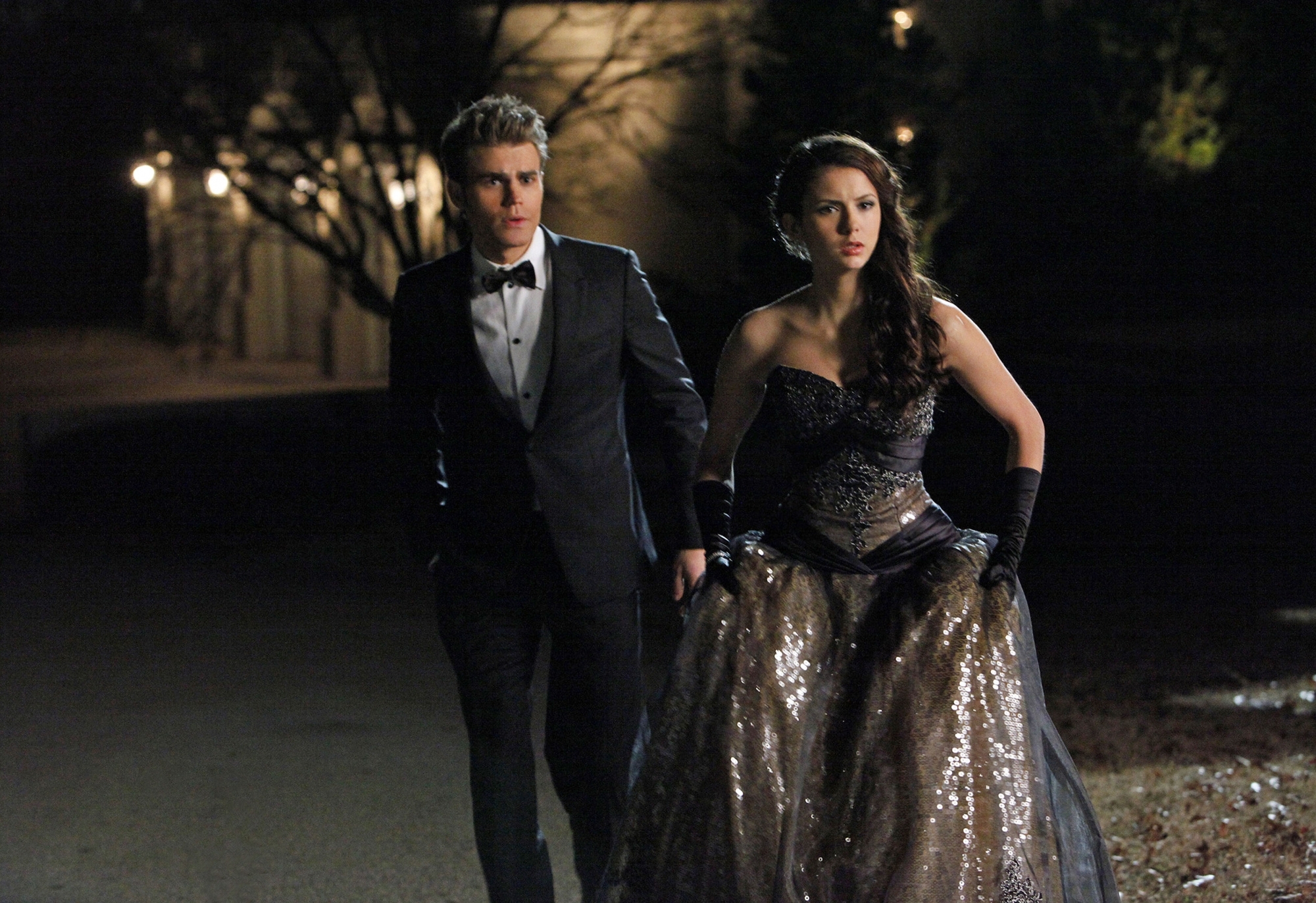 Still of Paul Wesley and Nina Dobrev in Vampyro dienorasciai (2009)