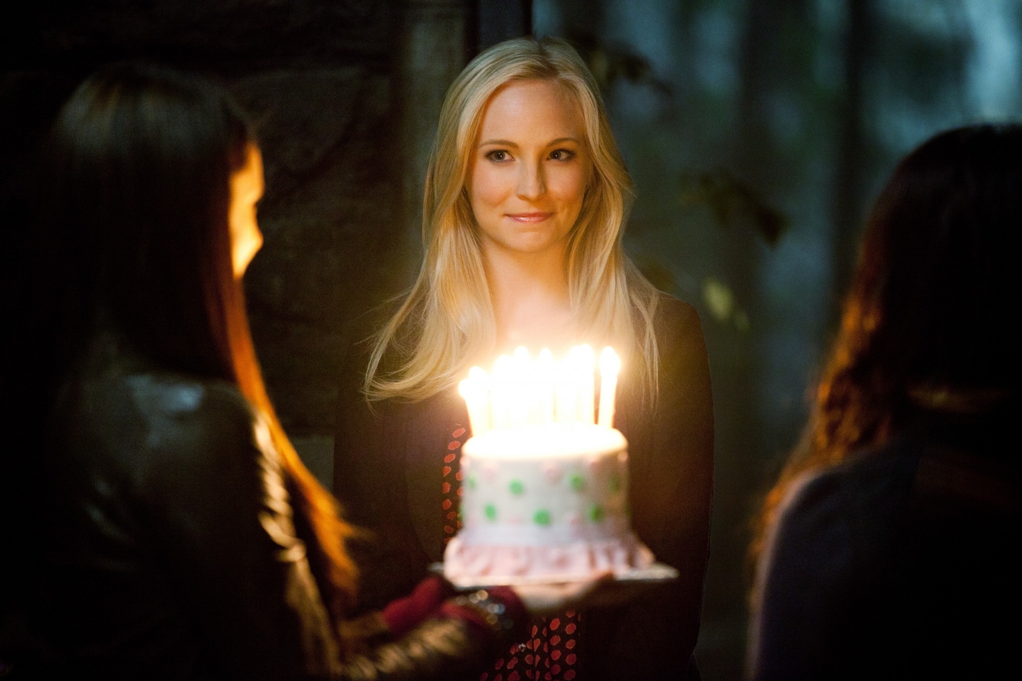 Still of Kat Graham, Candice King and Nina Dobrev in Vampyro dienorasciai (2009)