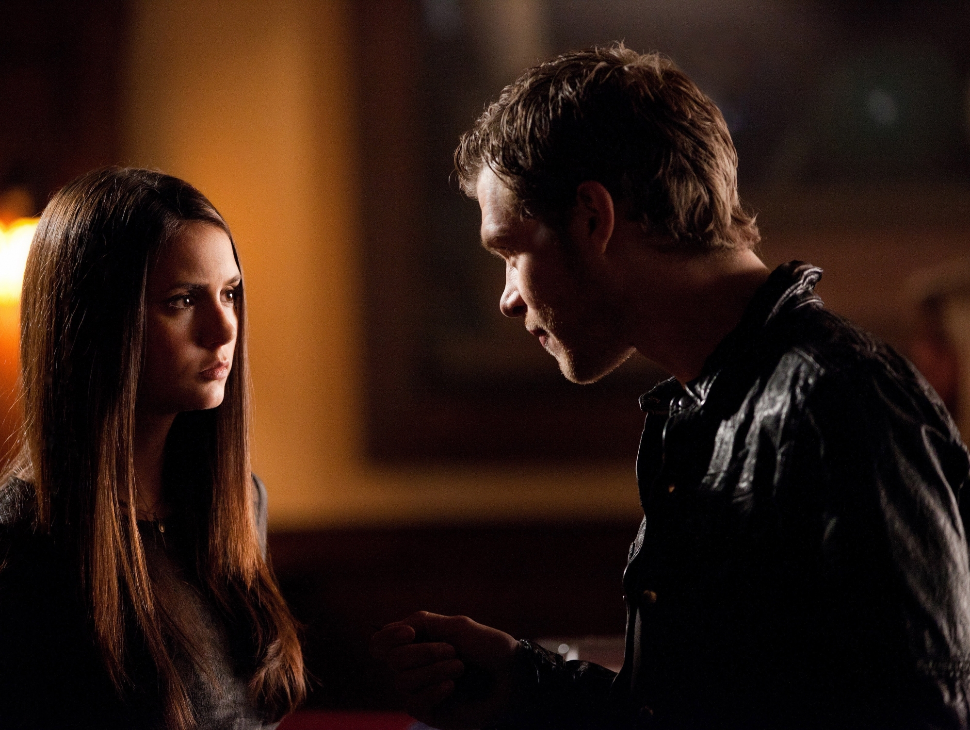 Still of Joseph Morgan and Nina Dobrev in Vampyro dienorasciai (2009)