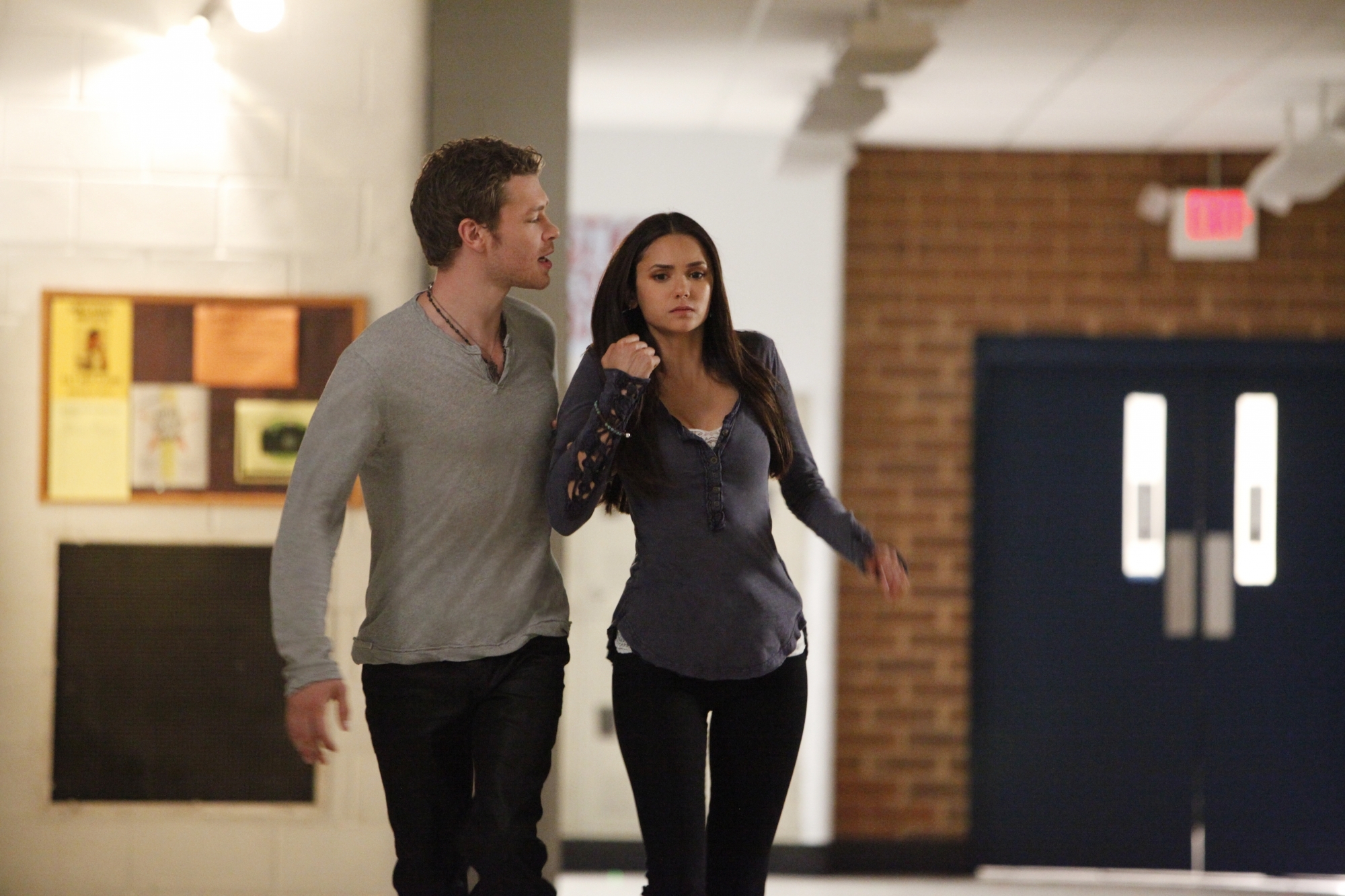 Still of Joseph Morgan and Nina Dobrev in Vampyro dienorasciai (2009)