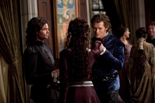 Still of Daniel Gillies, Joseph Morgan and Nina Dobrev in Vampyro dienorasciai (2009)