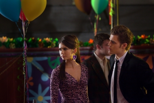 Still of Paul Wesley and Nina Dobrev in Vampyro dienorasciai (2009)