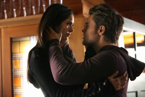 Still of Paul Wesley and Nina Dobrev in Vampyro dienorasciai (2009)