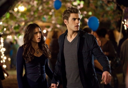 Still of Paul Wesley and Nina Dobrev in Vampyro dienorasciai (2009)