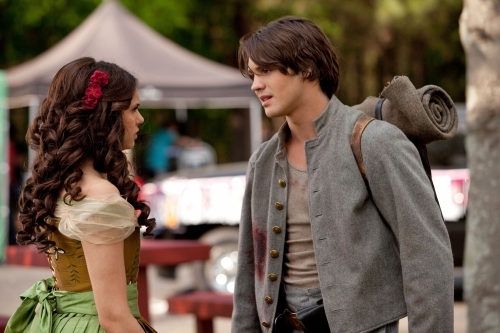 Still of Steven R. McQueen and Nina Dobrev in Vampyro dienorasciai (2009)