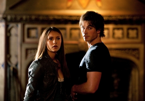 Still of Ian Somerhalder and Nina Dobrev in Vampyro dienorasciai (2009)