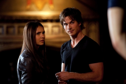 Still of Ian Somerhalder and Nina Dobrev in Vampyro dienorasciai (2009)