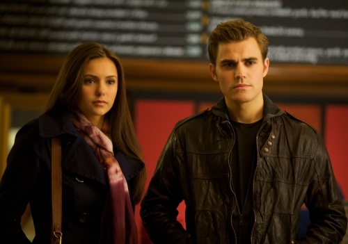 Still of Paul Wesley and Nina Dobrev in Vampyro dienorasciai (2009)