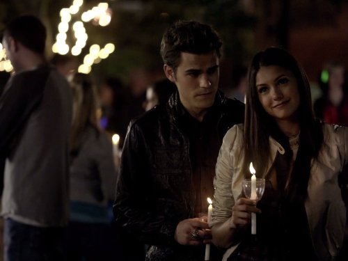 Still of Paul Wesley and Nina Dobrev in Vampyro dienorasciai (2009)