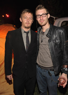 Norman Reedus and Linds Edwards at event of Vaiksciojantys negyveliai (2010)