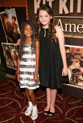 Abigail Breslin and Willow Smith at event of Kit Kittredge: An American Girl (2008)