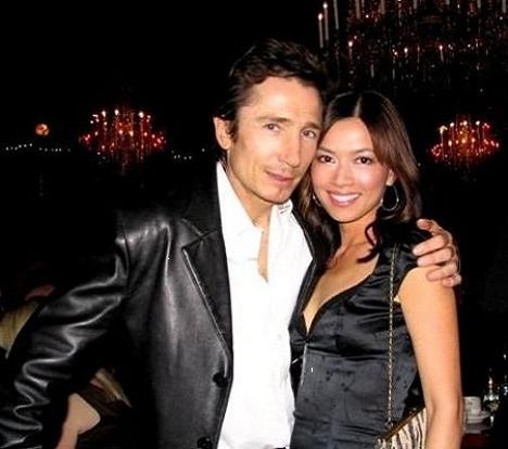 Dominic Keating & Tam Nguyen at a Christmas event
