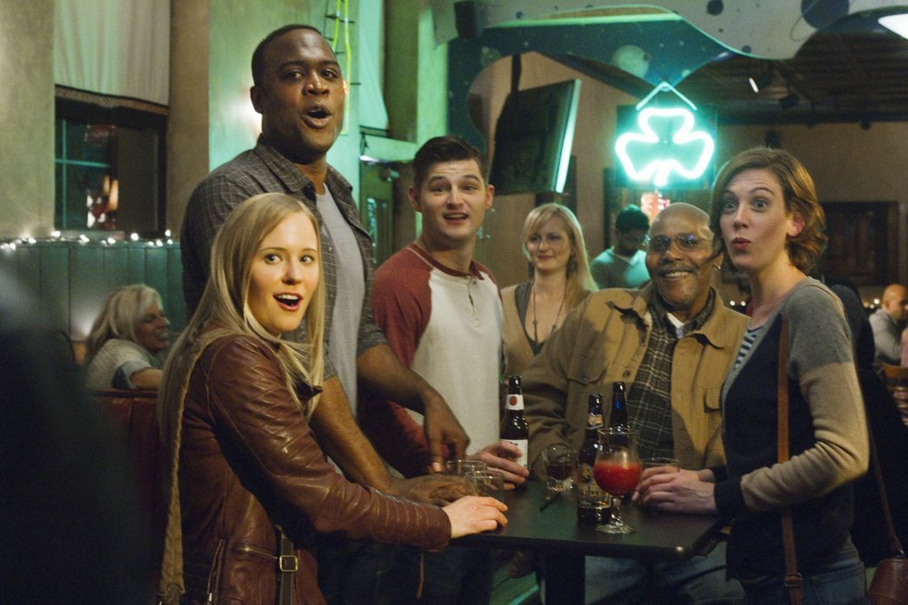 Still of Kevin Daniels, Bill Nunn, Maura Kidwell, Kelly O'Sullivan and Kevin Bigley in Sirens (2014)