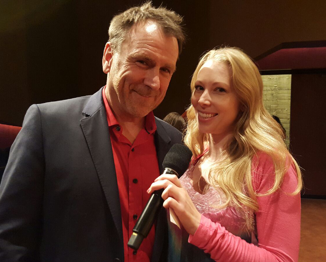 Jennifer Day asking all the right questions to Colin Quinn about his performance in 