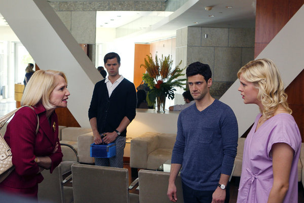 Still of Ellen Barkin, Justin Bartha, Andrew Rannells, Georgia King and Trae Patton in Nauja norma (2012)