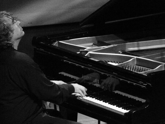 Stu Goldberg solo piano in concert, September, 2009, Curitiba, Brazil