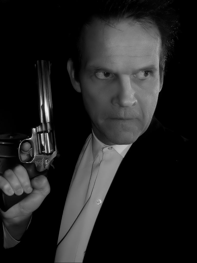 Richard Cutting, American actor, SAG/AFTRA, in BETTER OFF DEAD (2009), as Crazed Gunman