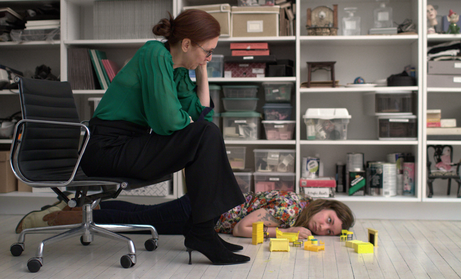 Still of Laurie Simmons and Lena Dunham in Tiny Furniture (2010)