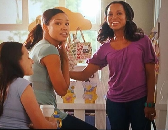 Photo still of Raquel Bell and Kerry Washington in A Thousand Words.
