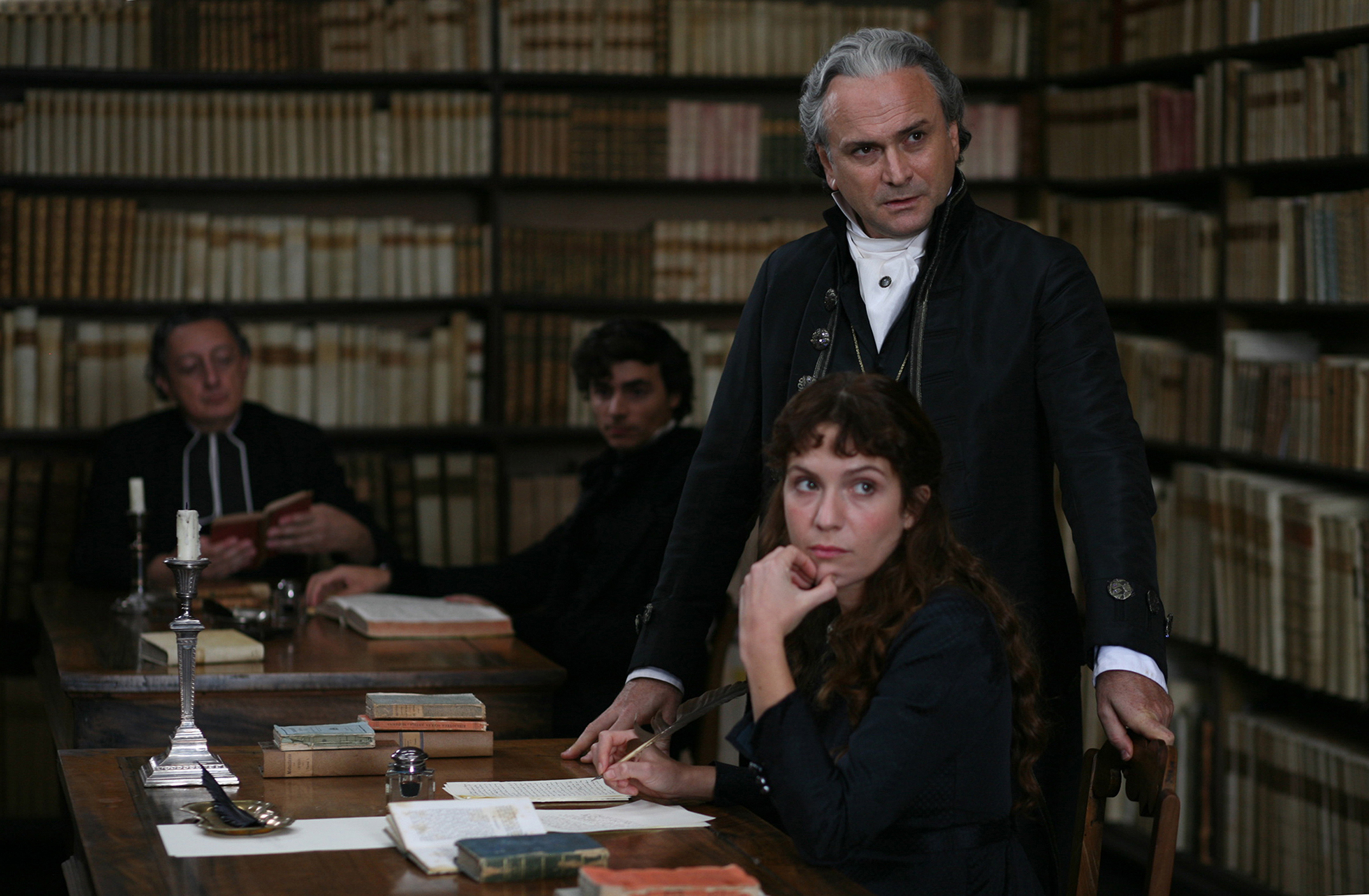 Still of Massimo Popolizio and Isabella Ragonese in Il giovane favoloso (2014)