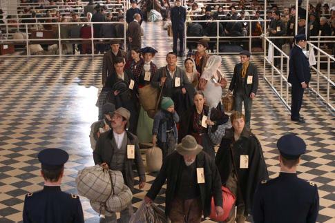 Still of Charlotte Gainsbourg, Vincenzo Amato, Aurora Quattrocchi, Filippo Pucillo, Francesco Casisa, Federica De Cola and Isabella Ragonese in Nuovomondo (2006)