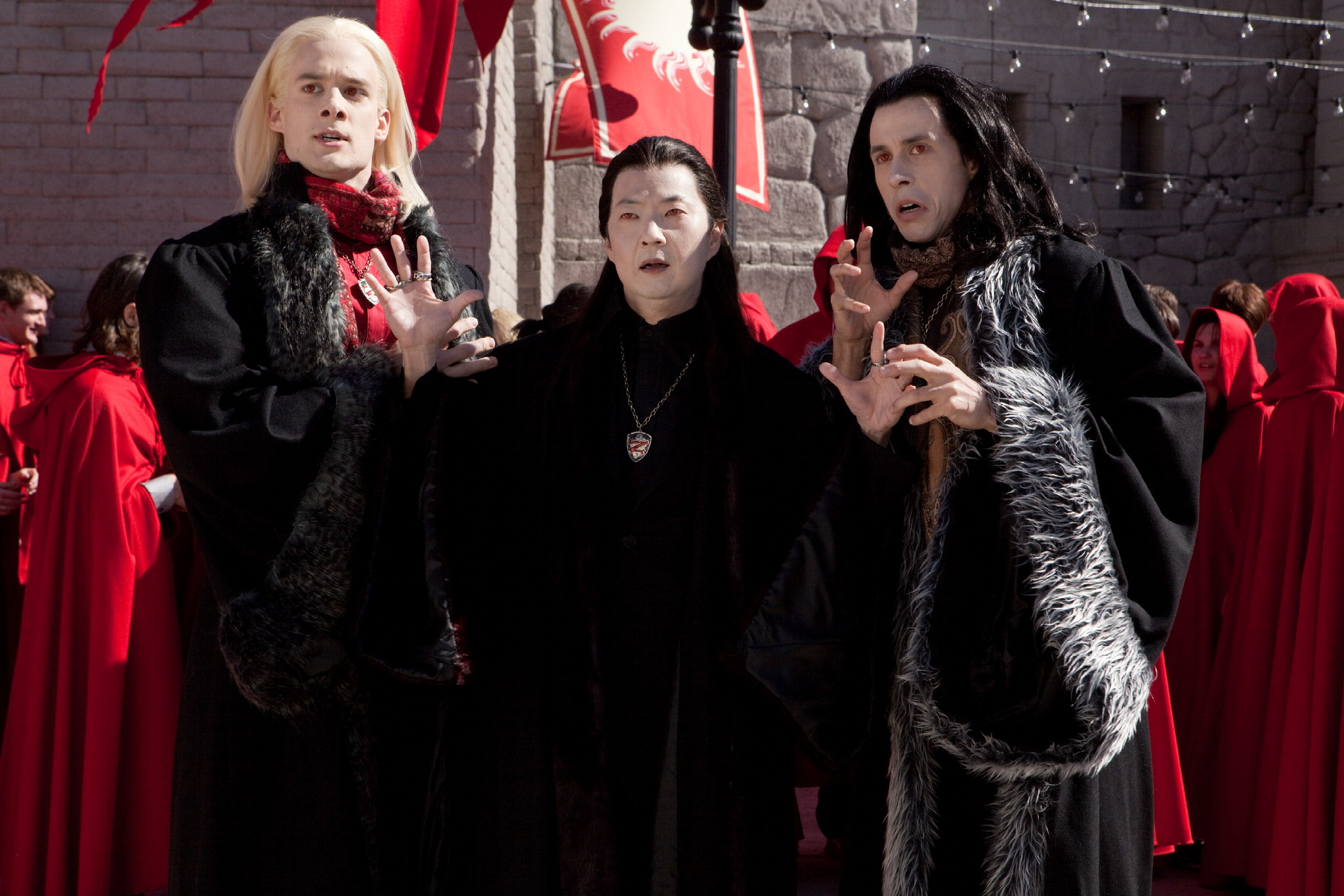 Still of Ken Jeong, Mike Mayhall and Bradley Dodds in Vampyrai uzkniso juodai (2010)