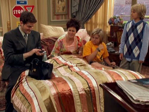 Still of Kim Rhodes, Cole Sprouse, Dylan Sprouse and David Blue in The Suite Life of Zack and Cody (2005)