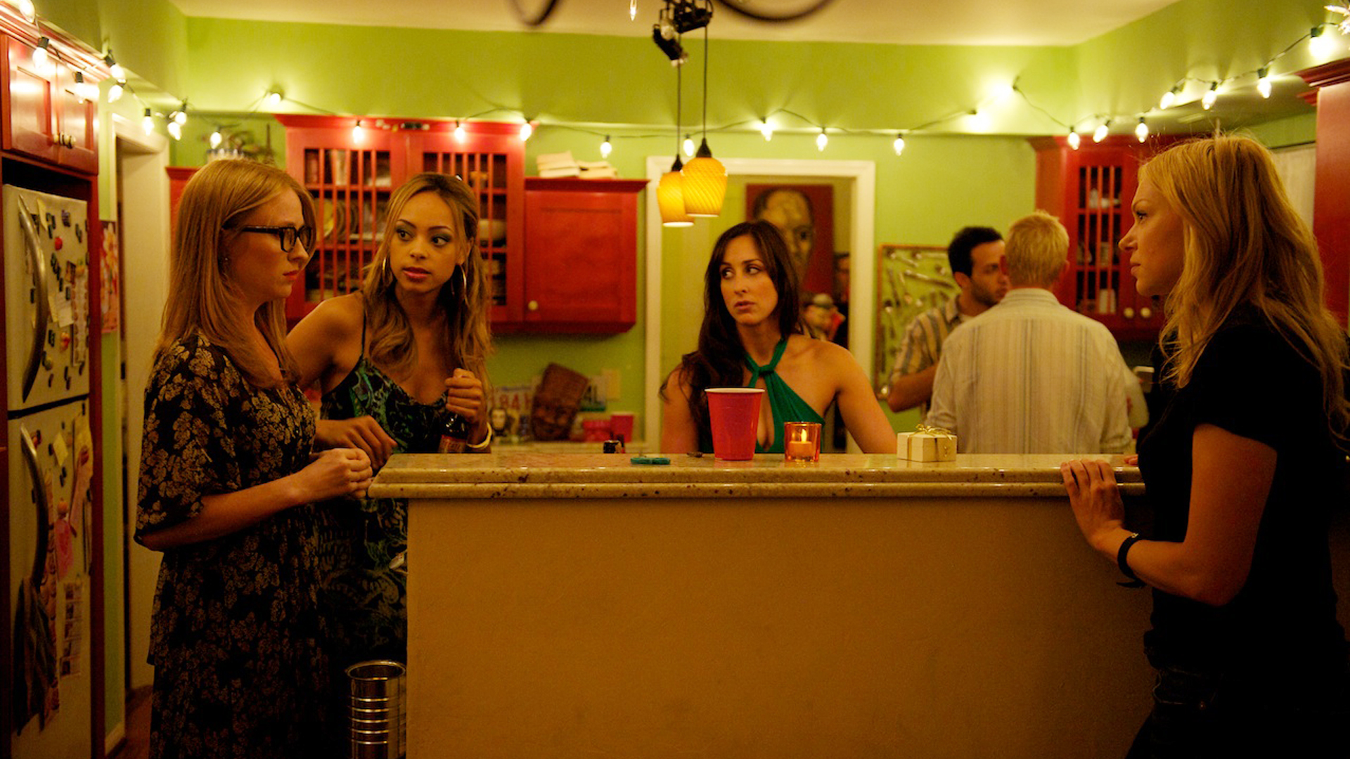 Still of Laura Prepon and Dreama Walker in The Kitchen (2012)