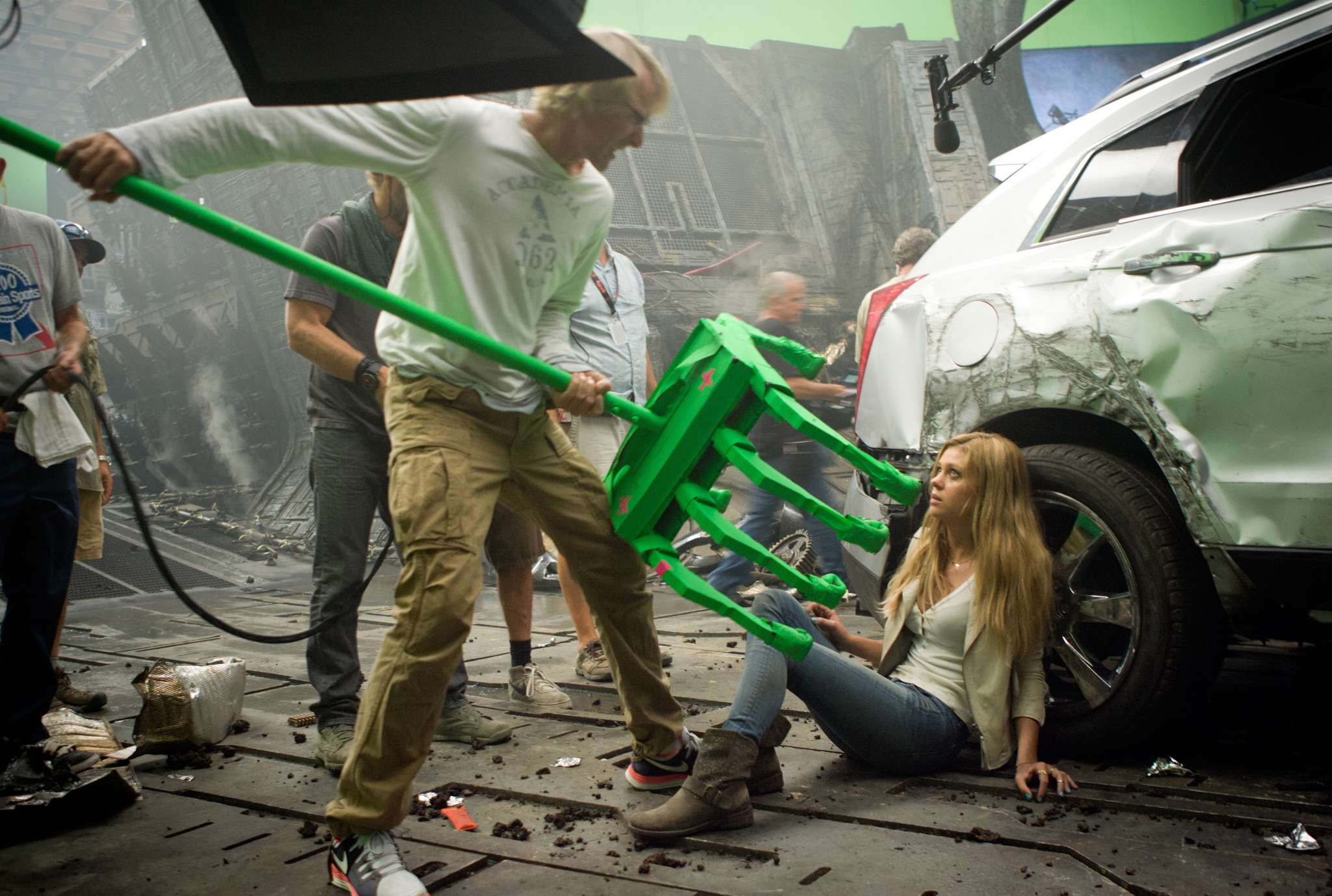 Michael Bay and Nicola Peltz in Transformeriai: isnykimo amzius (2014)